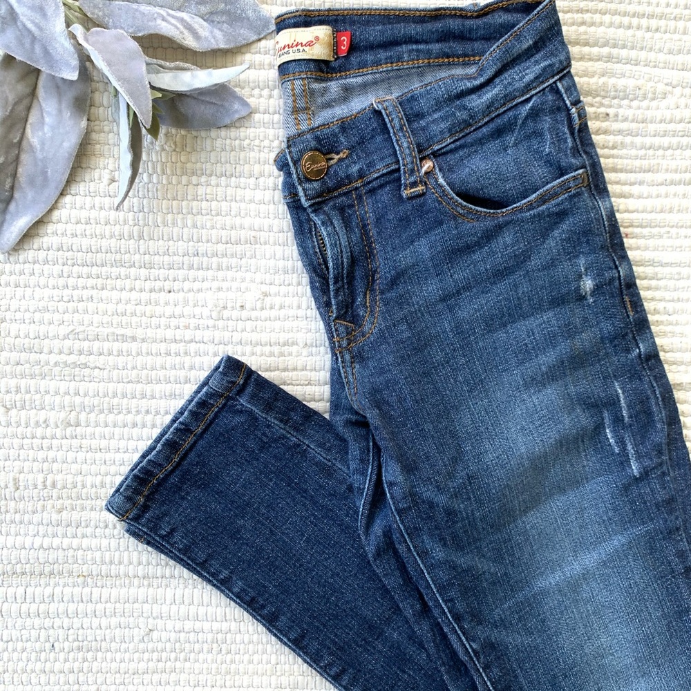 Levi’s medium wash Skinny jeans C-016